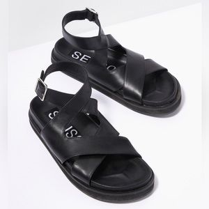 Like New! SENSO Noah Sandals